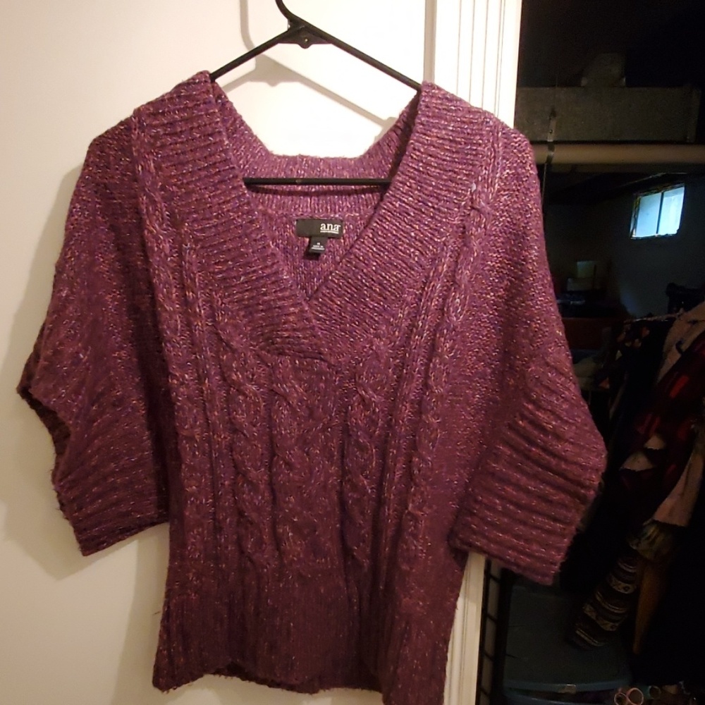 Short sleeve sweater